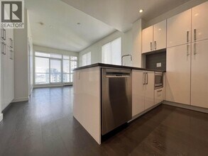 105 2nd St W in North Vancouver, BC - Building Photo - Building Photo