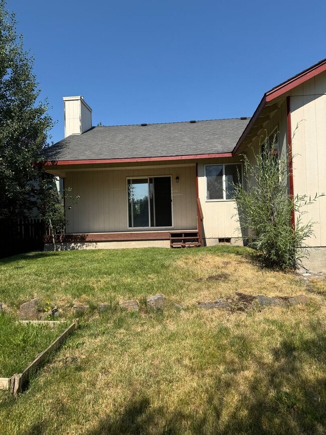 61440 Elkhorn St in Bend, OR - Building Photo - Building Photo