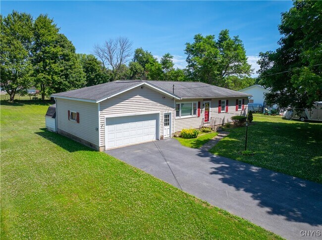 8686 Maple Ln in Lee Center, NY - Building Photo - Building Photo