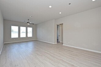 469 Coyote Crk Wy in Kyle, TX - Building Photo - Building Photo