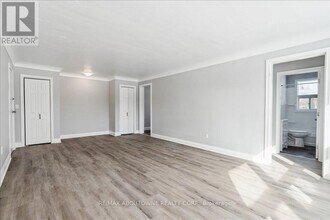 145 North Service Rd E in Oakville, ON - Building Photo - Building Photo