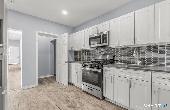 1220 Pembroke St in Bridgeport, CT - Building Photo - Building Photo