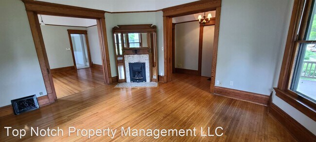 1030 21st St in Rock Island, IL - Foto de edificio - Building Photo