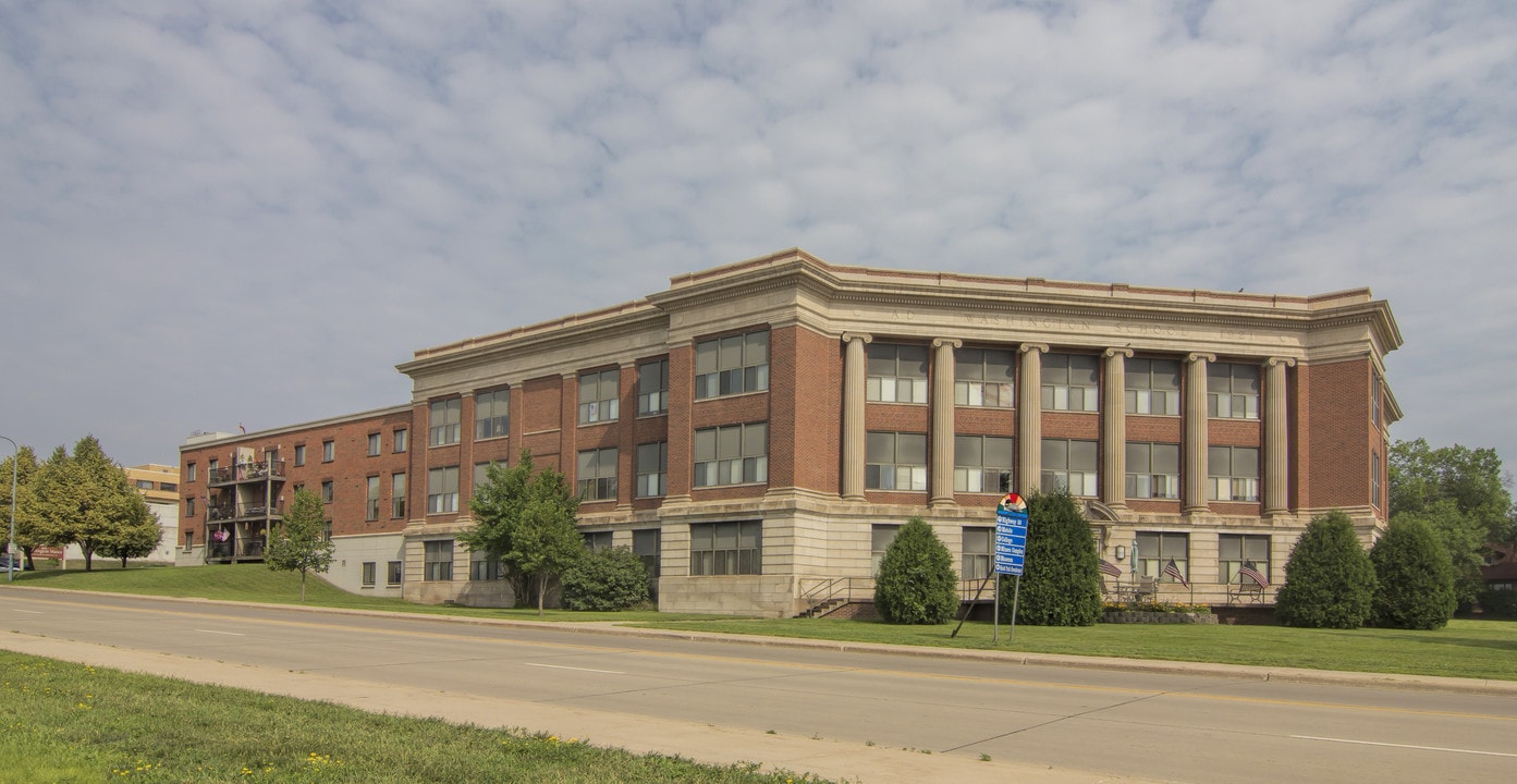 Washington Manor Senior Residences in Virginia, MN - Building Photo