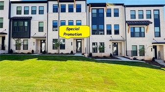 104 Holt Ln in Lawrenceville, GA - Building Photo