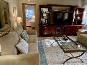 442 Pine Glen Ln in Greenacres, FL - Building Photo - Building Photo