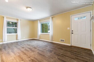 9807 32nd Ave SW in Seattle, WA - Building Photo - Building Photo