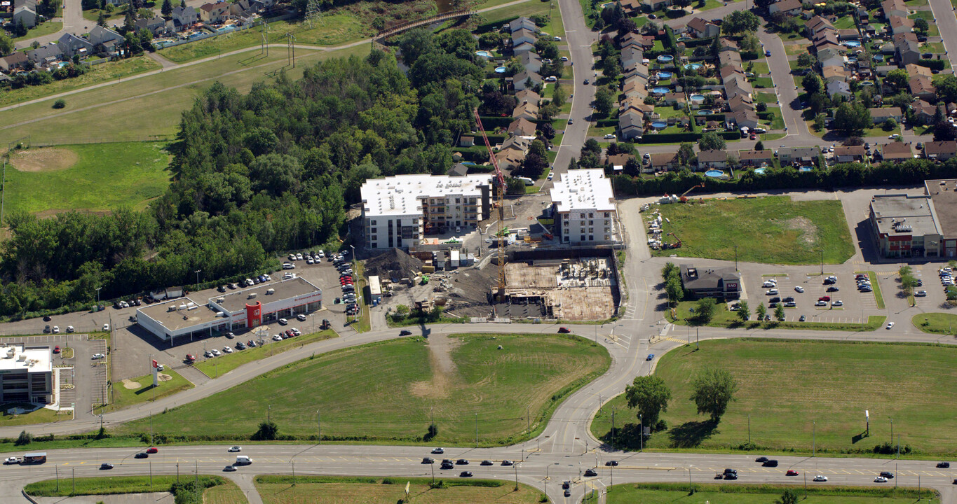 Aera Saint Constant in St-Constant, QC - Building Photo