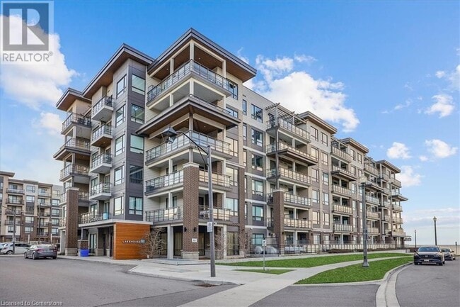 property at 10 Esplanade Ln