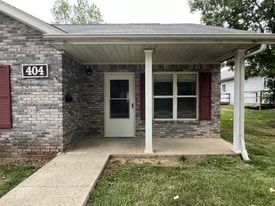 7000 N Buckingham Square in Columbia, MO - Building Photo