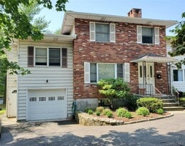 142 E Sunnyside Ln in Irvington, NY - Building Photo