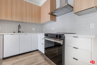 5657 Virginia Ave in Los Angeles, CA - Building Photo - Building Photo