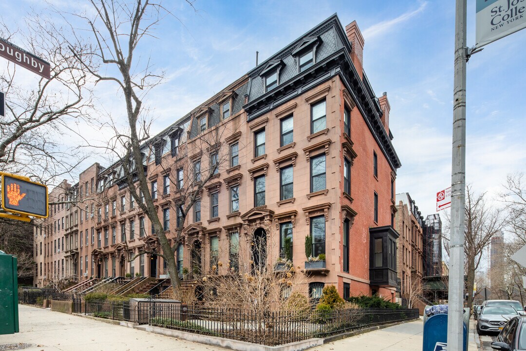 230 Washington Ave in Brooklyn, NY - Building Photo