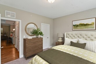 Highcroft Apartments in Weatogue, CT - Foto de edificio - Building Photo