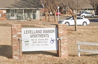 903 Alamo Rd in Levelland, TX - Building Photo