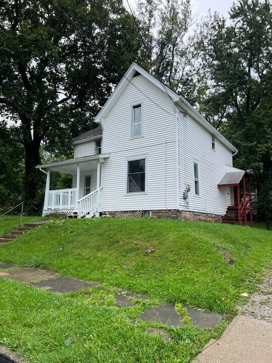 115 W Blanche St in Mansfield, OH - Building Photo