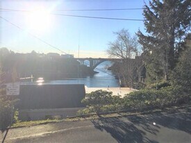 125 Bay St in Depoe Bay, OR - Building Photo
