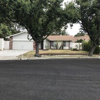 7612 Atron Ave in Los Angeles, CA - Building Photo