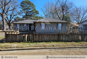 2814 Smith Robinson St in Jackson, MS - Building Photo