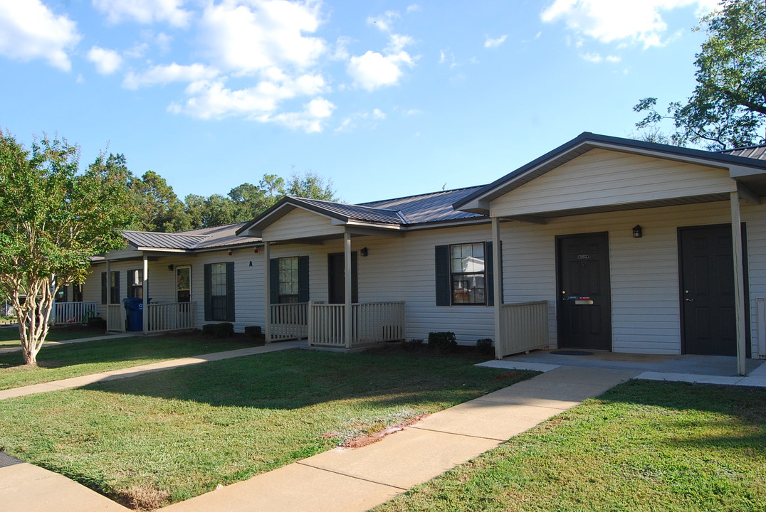 Ivy Village in McKenzie, AL - Building Photo