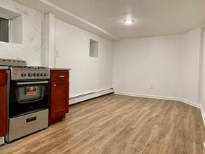 19 Laidlaw Ave, Unit 1 in Jersey City, NJ - Foto de edificio - Building Photo