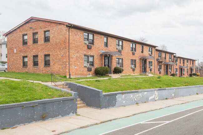 454-484 Van Duzer St