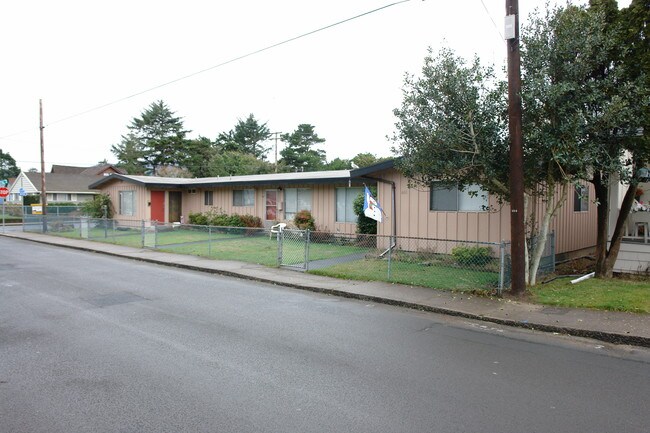 660-680 S Downing St in Seaside, OR - Building Photo - Building Photo