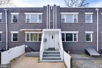 4612 Hillside Rd SE in Washington, DC - Building Photo - Building Photo