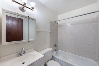 2122 Grand Ave S in Minneapolis, MN - Foto de edificio - Interior Photo