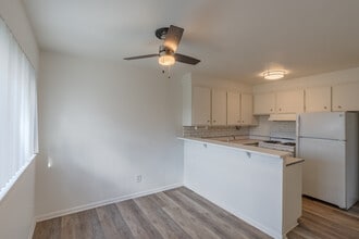 Elmsleigh Apartments in Royal Oak, MI - Foto de edificio - Interior Photo