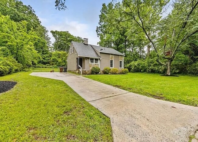 2104 Cleburne St in Greensboro, NC - Building Photo - Building Photo
