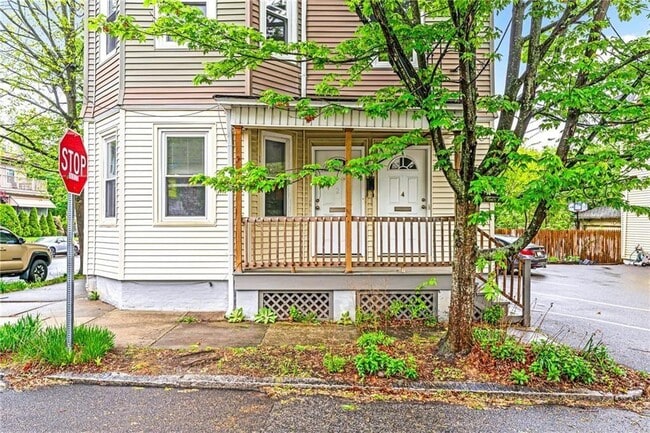property at 2 Poplar St