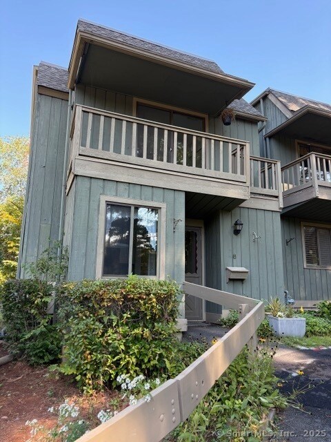 8 Village Rd in Southington, CT - Building Photo