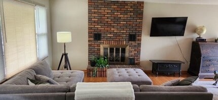 3442 Atlantic Ave in Gurnee, IL - Foto de edificio - Building Photo