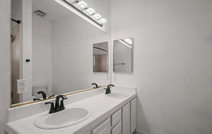 2029 S MacKenzie Cir in Sparks, NV - Building Photo