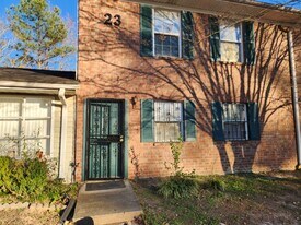 6354 Shannon Pky in Union City, GA - Building Photo