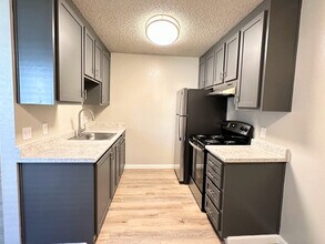 Oasis Apartments in Clovis, CA - Foto de edificio - Building Photo