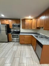 234 Lexington St in Boston, MA - Foto de edificio - Building Photo