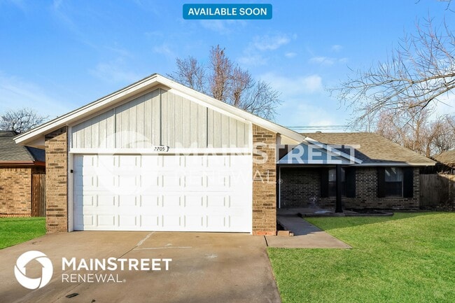 property at 2705 Fairfield Dr