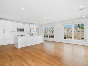 1040 Boston Post Rd in Darien, CT - Building Photo - Building Photo