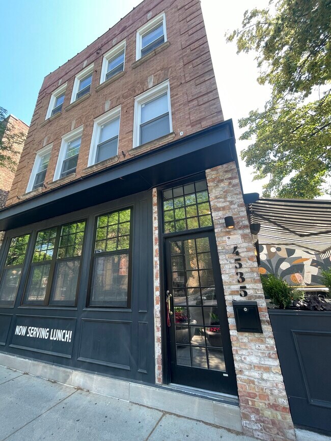 4535 N Lincoln Ave in Chicago, IL - Building Photo - Building Photo