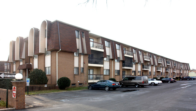 1150-1190 W St Georges Ave in Linden, NJ - Building Photo - Building Photo