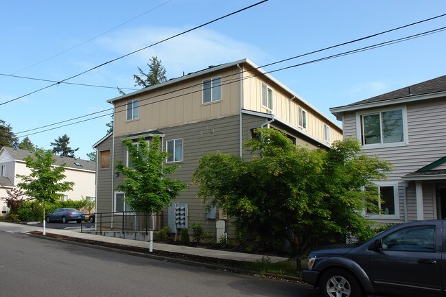 11933 SE Oak St in Portland, OR - Building Photo - Building Photo