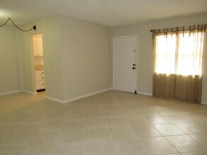 2302 Sunrise Blvd in Fort Pierce, FL - Building Photo - Building Photo