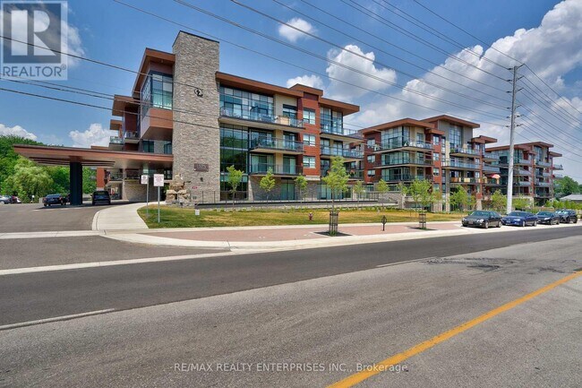 1575 Lakeshore Rd W in Mississauga, ON - Building Photo - Building Photo