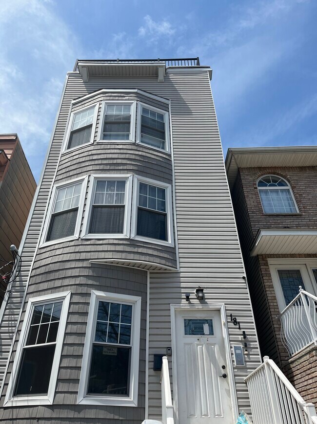 181 Clerk St, Unit 1