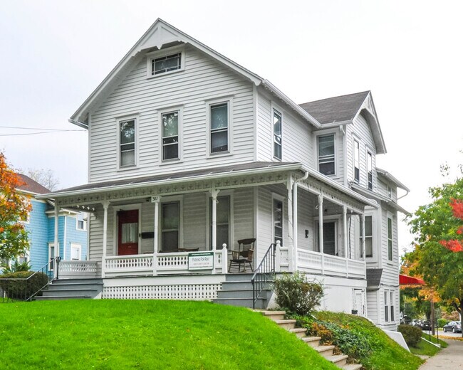 311 Dryden Rd, Unit 2 in Ithaca, NY - Foto de edificio - Building Photo