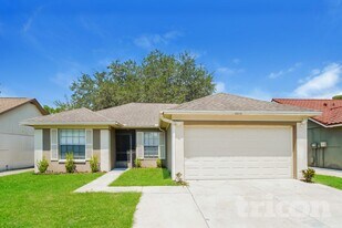 2017 Rudder Dr in Valrico, FL - Building Photo