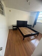 1465 NE 123rd St in North Miami, FL - Foto de edificio - Building Photo