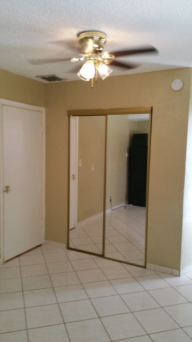 2842 Van Buren St, Unit 2840 in Hollywood, FL - Foto de edificio - Building Photo